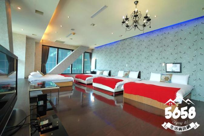 85旅行家 Apartment Kaohsiung Luaran gambar