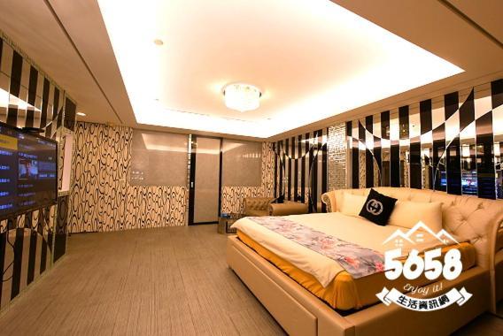 85旅行家 Apartment Kaohsiung Luaran gambar