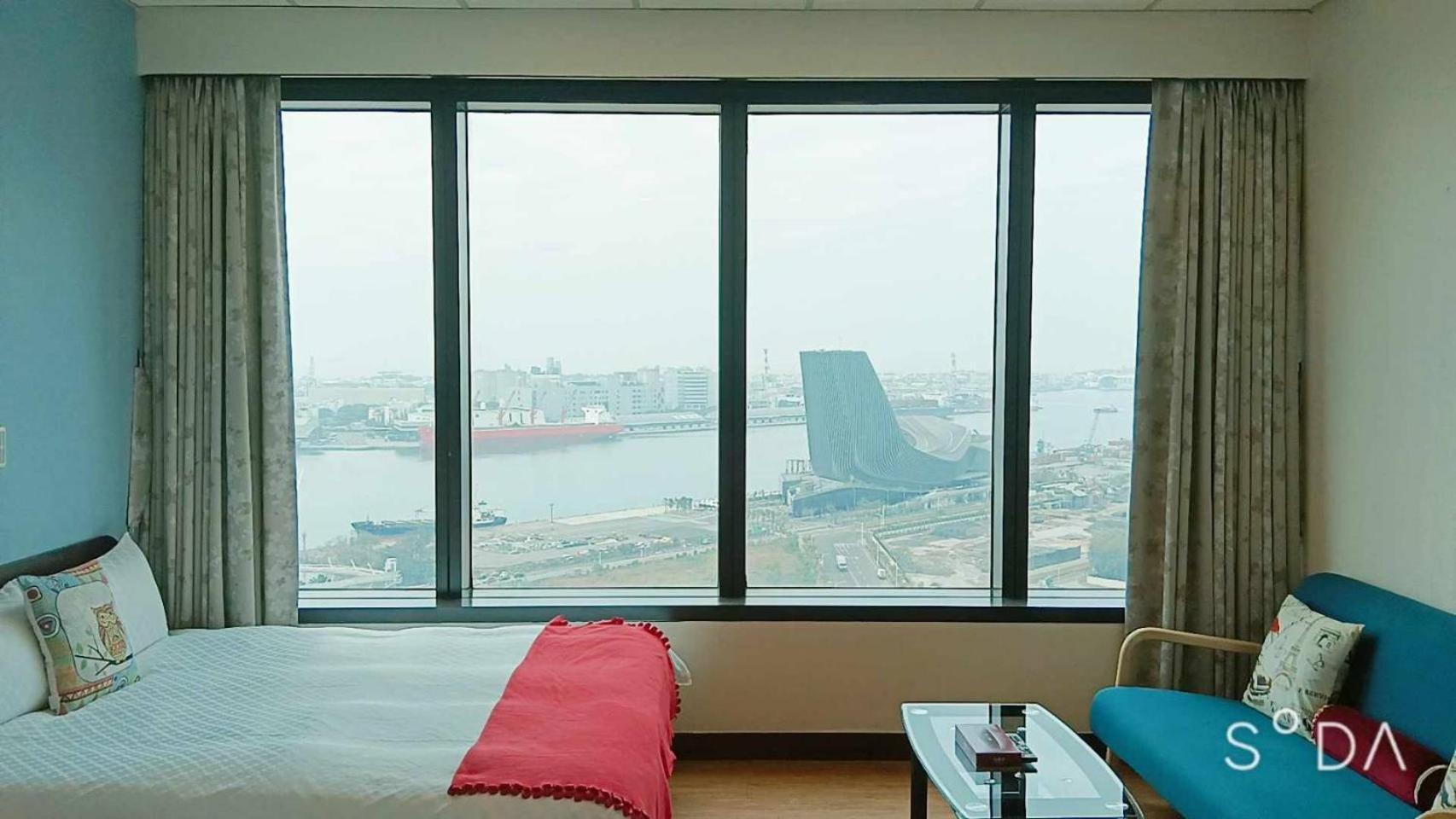 85旅行家 Apartment Kaohsiung Luaran gambar