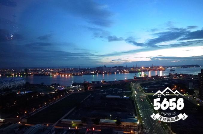 85旅行家 Apartment Kaohsiung Luaran gambar